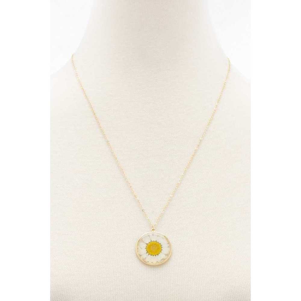 Flower Pendant Necklace - Picture 3 of 4